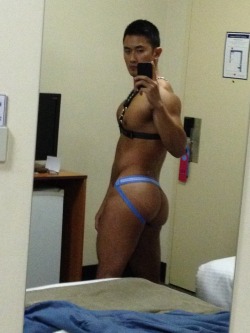 juicybubblebuttlover:  yumyumasianhunks: