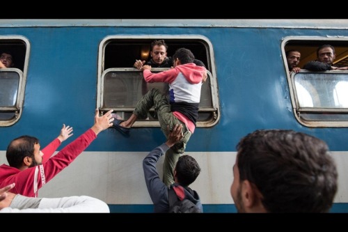 aljazeeraamerica: ‘We lost trust’: Fed up with waiting, refugees begin trek to Austria A