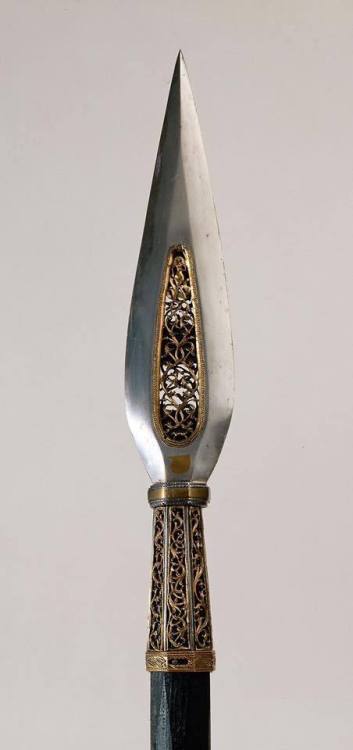 German Spearhead with cut and engraved bronze latice-work through the center, ca. 1474, housed at th