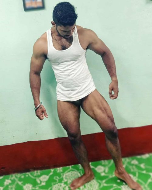 Muscular bodybuilder and fitness model Navin Naik! **Check out @desispeedo on Instagram for more Sou