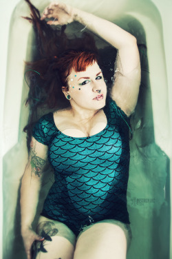 waytoomuchinformation:  waytoomuchinformation:  Destroy Inc is pretty swell at making me look like a hot mermaid.   This keeps getting around in little bursts and it’s just makin my day. 
