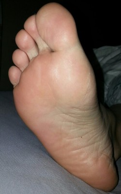 feetsolestoes1:  Girlfriend’s foot!  