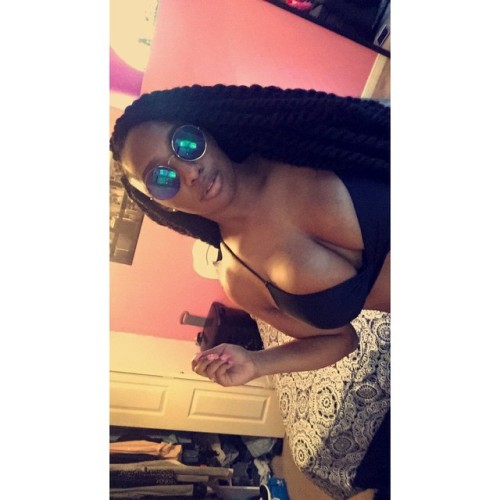 huntersthornsandroses:  Feels like a Friday