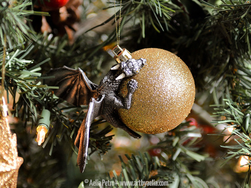 miss-kitty-fantastico:sosuperawesome:Dragon Baubles by Aelia Petro on EtsyBrowse more curated dragon