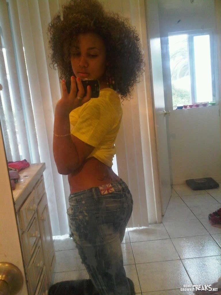 bestblackgirls:  NSFW sexy selfie, light skin black girl thong and leggings. 