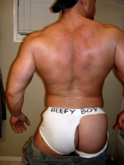 guysthatgetmehard:  beefy boy 