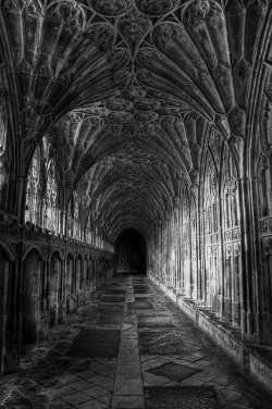 willcub:  Just a modest little gothic hallway.