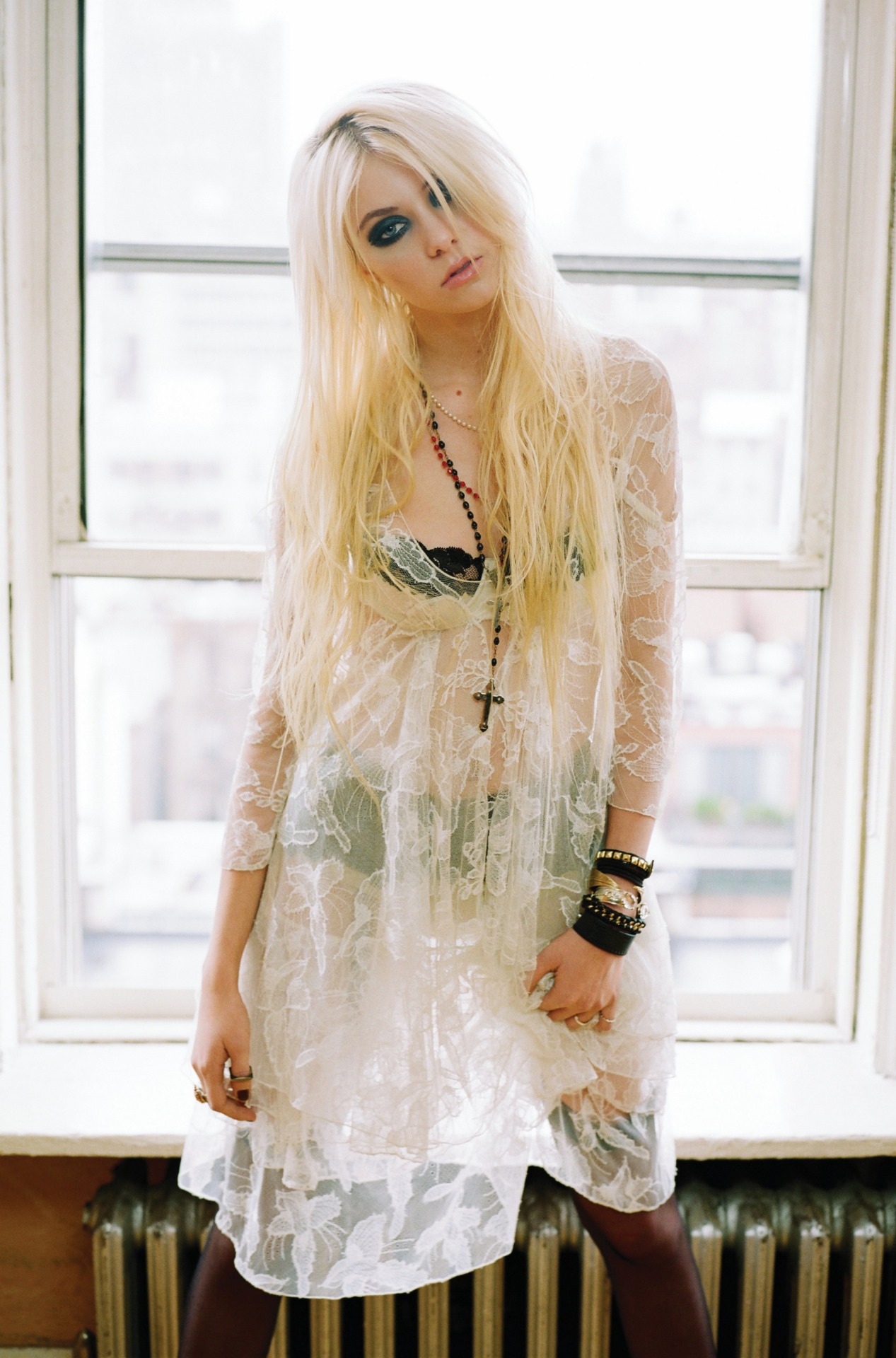 englischnerd:   			Taylor Momsen Taylor Michel Momsen  (born July 26, 1993) is an