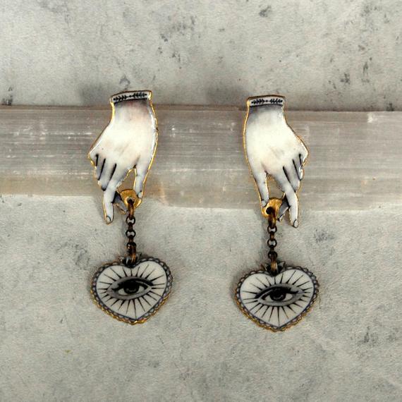 littlealienproducts:Hearts &amp; Hands Earrings by  MirificeShop   