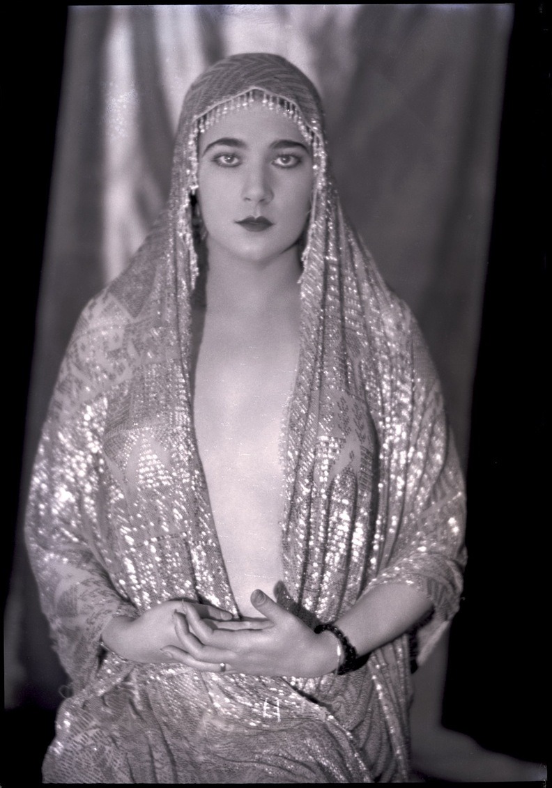  Nita Naldi. Unknown Photographer, late 1910s/early 1920s 