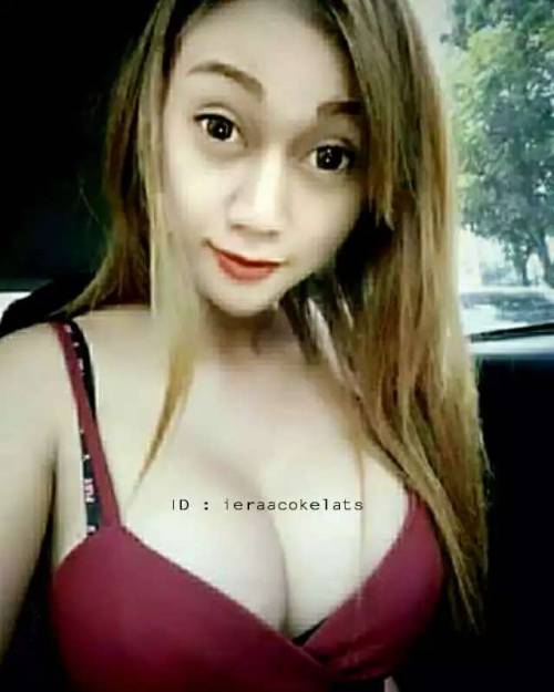 ryomadanny: Id wechat- IeraCokelats Pelacur ni jual mahal Xpasal2 aku kna block Korang cuba lah nasi