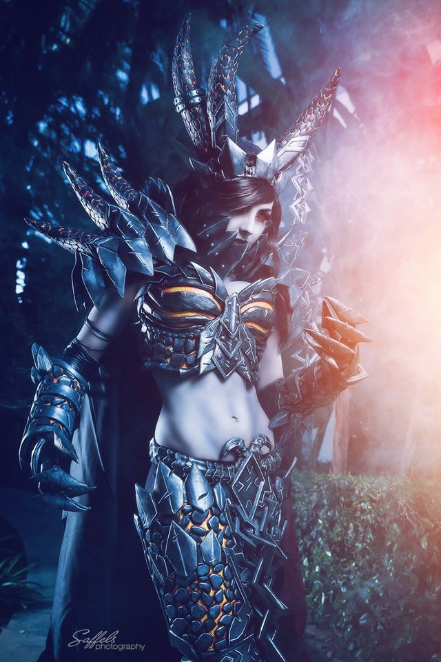 queens-of-cosplay:  Deathwing Cosplayer: Jessica NigriPhotographers: Dave Yang Photography,
