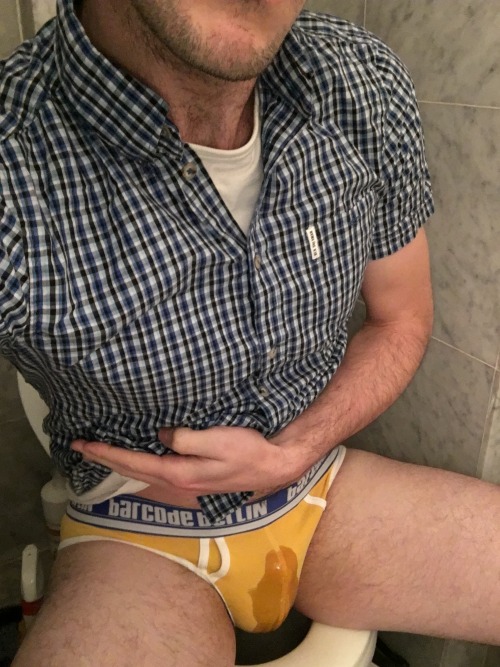 somewetguy:  Always get these damp before a night out. 