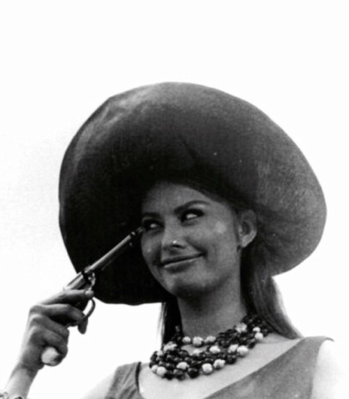 misssophialorens:  Sophia Loren joking during the filming of The Millionairess (1960)  “One false mo