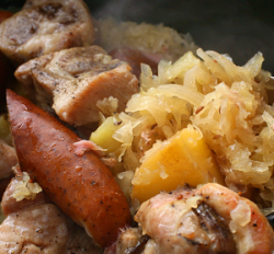 in-my-mouth:  Slow Cooker German Sausage