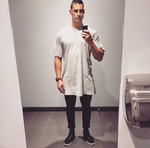 completemalenudityisback:  Josh D