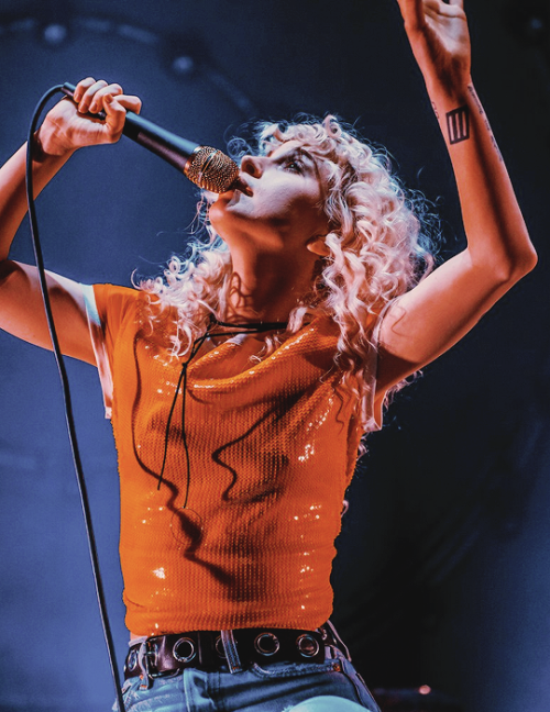 hayleywilliamsdaily:Amsterdam, Netherlands @ AFAS Live (January, 16th)