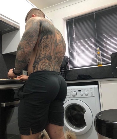hispanicbooty10:  Chris Hatton