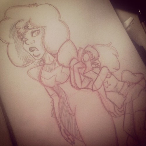 Porn photo artycutie:  Tbh Pearl really needs Garnet..she’s