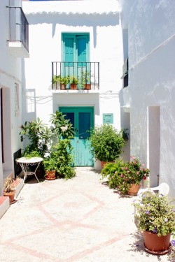 travelingcolors:  Frigiliana, Málaga | Spain (by Nacho Coca) Find me on Instagram