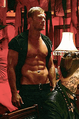 indiguus:     Have room for one more… naughty boy?     alan ritchson  