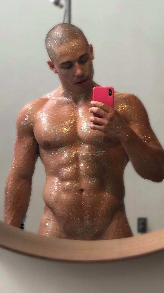 makingrealalphas-deactivated202:“Whoa, this fairy dust is legit. Look at all of this muscle!”“Since I have no friends whatsoever, I guess I need to jump on Grindr and see which lucky nerd will be treated by my fairy dust. I still have