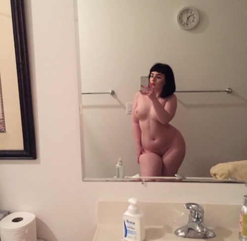 curvy-girls-pics: Live hips tell no tales ….. bit.ly/1NPuFKl Love the curvy girls!