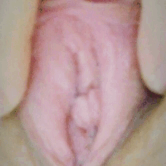 xingtongmolu:  感谢妹子投稿：   小肉是一条骚母狗  小骚逼每天都只穿齐逼小短裙不穿内裤