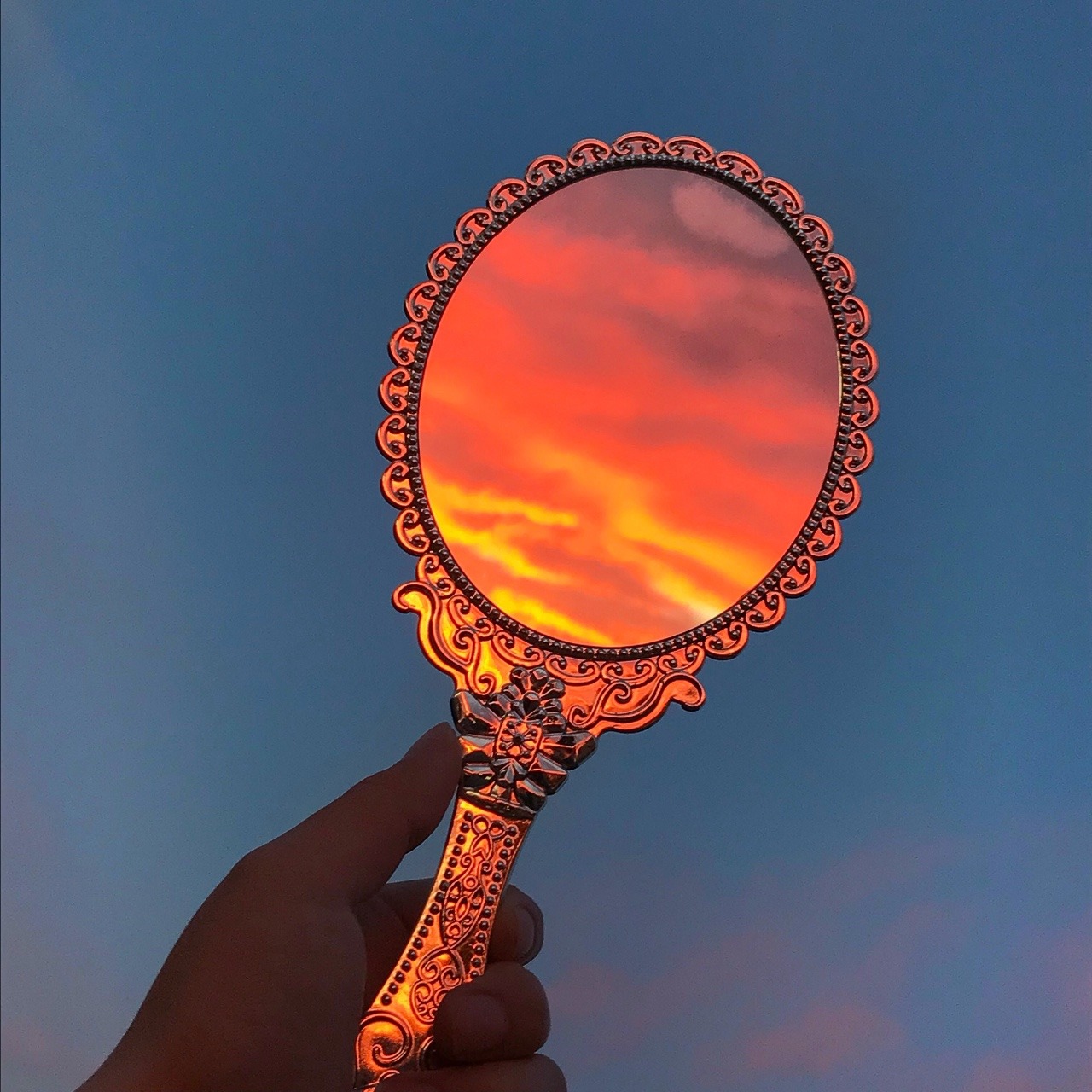 artsyychica:  Sunsetz