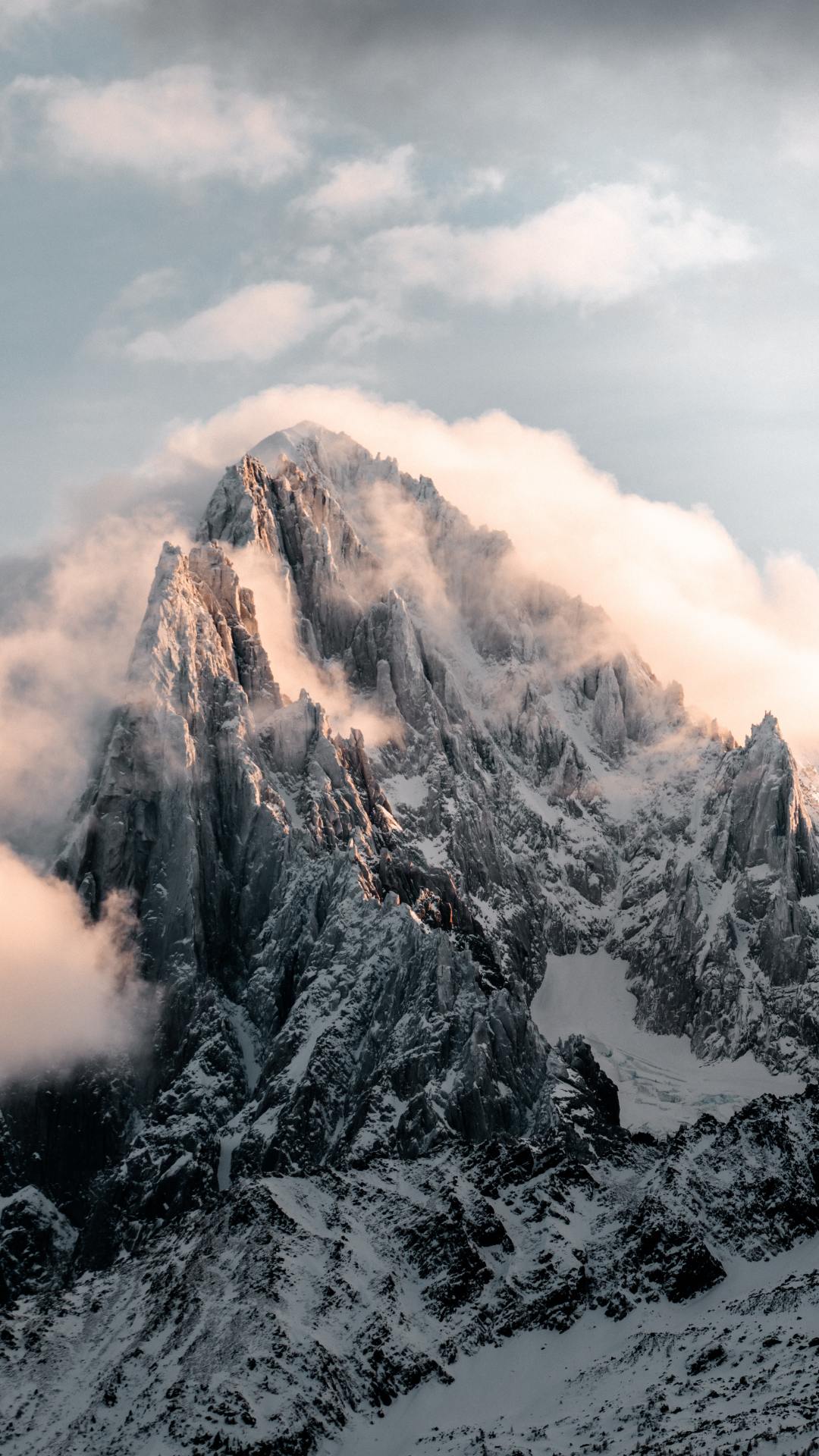 rivermusic:
“ A view in the morning of L'Aiguille Verte and les Drus, Chamonix, France
Photo by Yann Lauener
”