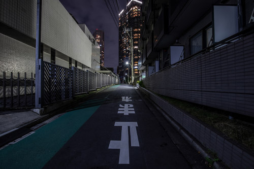 nevver:Tokyo sleeps tonight, Robert Götzfried