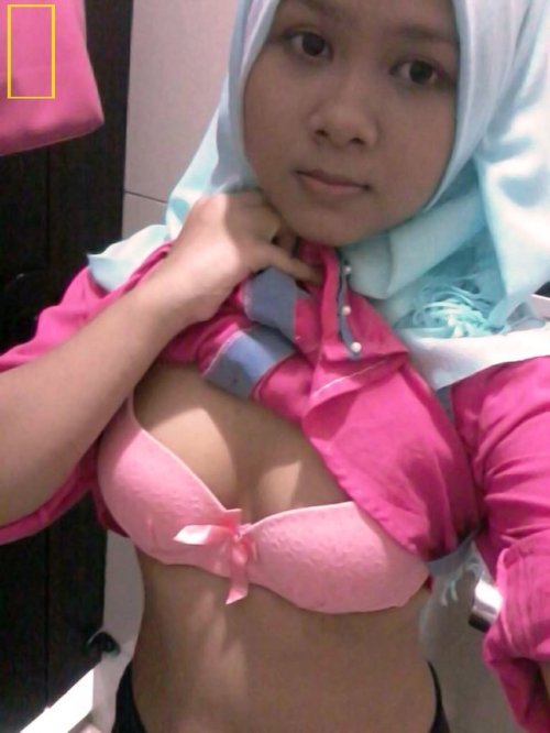 ainnadiahain: hijab-girl-fetish:Test croud MALAYSIAN hijab ladies www.patreon.com/suraya