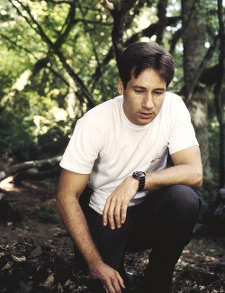 foxsmulder:  4/? stills of The X-Files  Happy