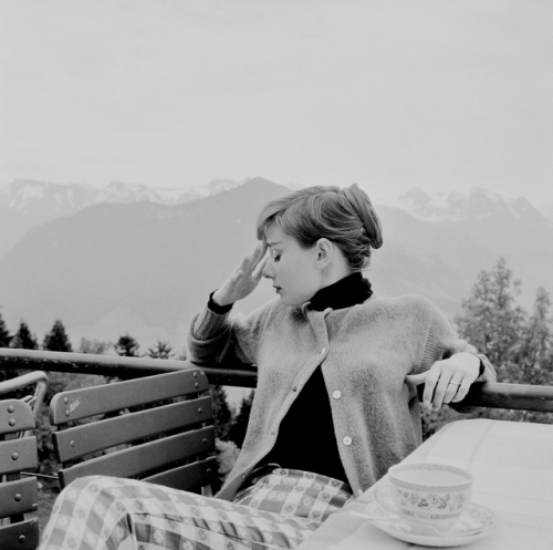 verafarmigas:Audrey Hepburn on the terrace of the Restaurant Hammetschwand in Switzerland, circa 195