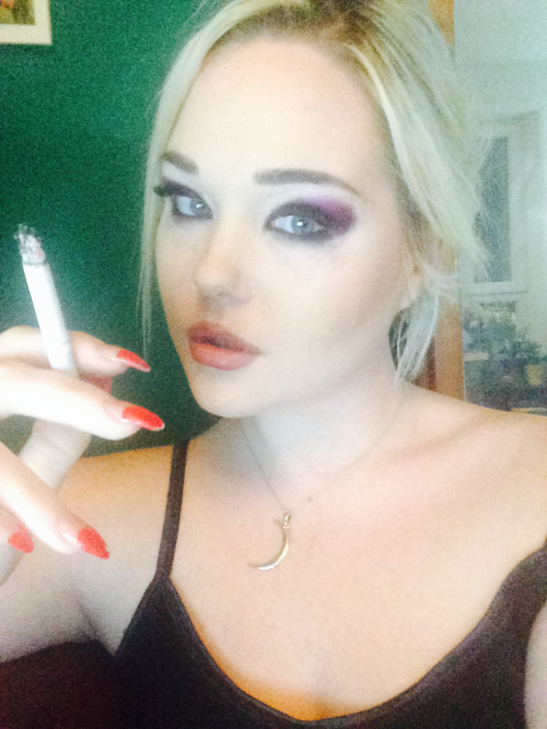 iamsnow-white:Smokey Sunday