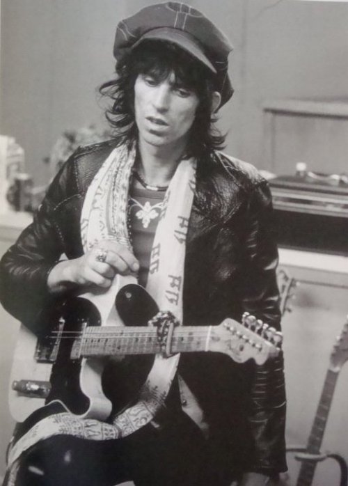 keithswhore:  pinkustation:  rollingstoned:  KEITH RICHARDS  @keithswhore  GODFUCKINGDAMN 