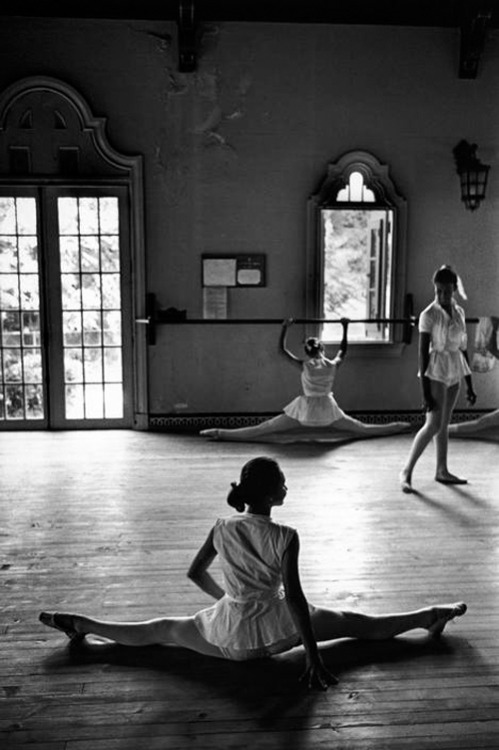 last-picture-show:René Burri, Instituto Bella Artes Cuba, 1963