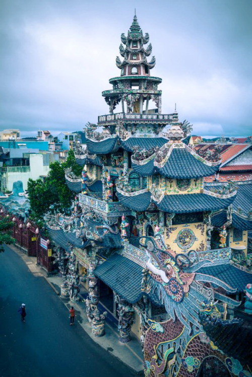 Linh Phuoc Pagoda, Da Lat / Vietnam (by Lar).