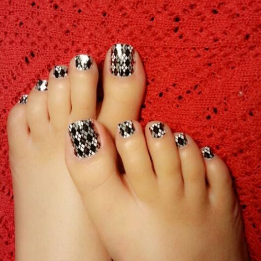 pedicuredsexy:  pedicuredsexy &lt;3The BEST PEDICURE BLOG Xo&lt;3Over 6,000+Followers!!!!*BookmarkMe*