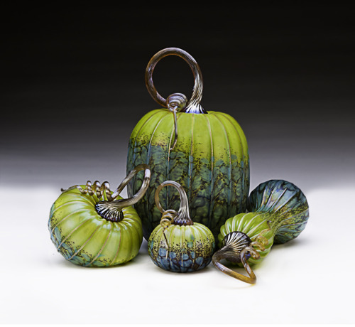 bloodstainbowbarnacle: fuskida: Glass Pumpkins - by Jack Pine Studio -source- I NEED ALL THE GOURDS 