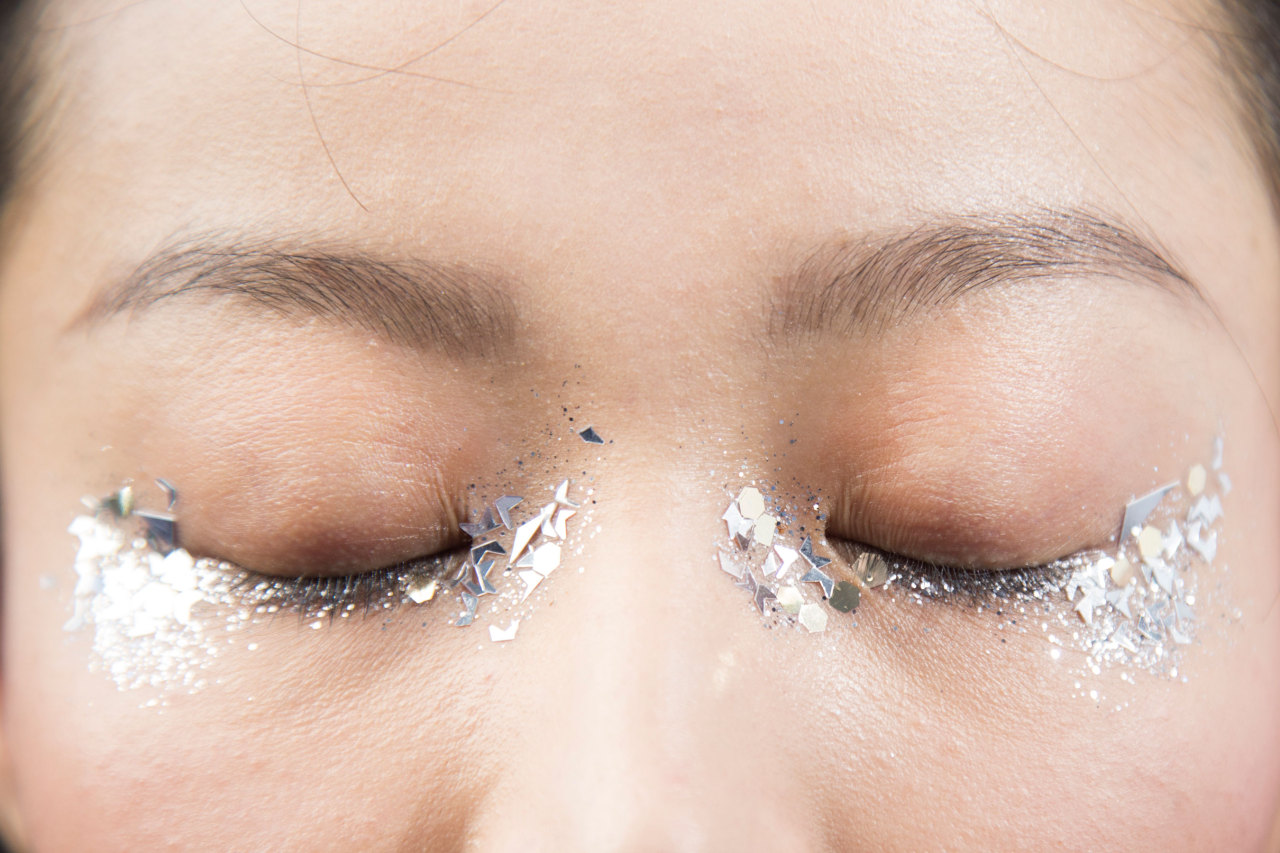 miss-mandy-m:  Makeup Mondays: Atsuro Tayama Fall 2016 Backstage @ Paris Fashion