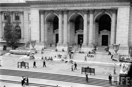 New York Public Library(Nina Leen. 1957?)