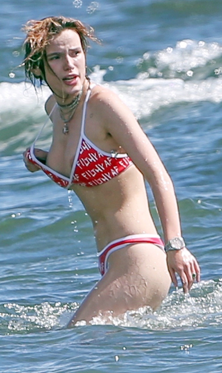 celebsnude1:  Bella nip slip  shnyyp.tumblr.com