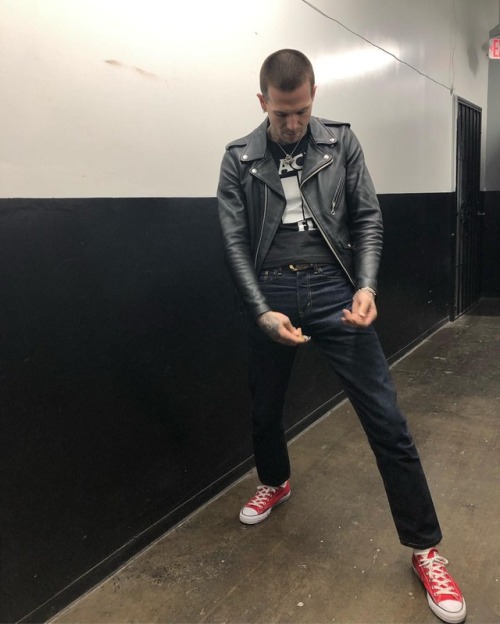 olddirtytshirt:  *solo*https://www.instagram.com/p/BstQhZilzWQ/?utm_source=ig_tumblr_share&igshid=g0ewc7z7bfmo