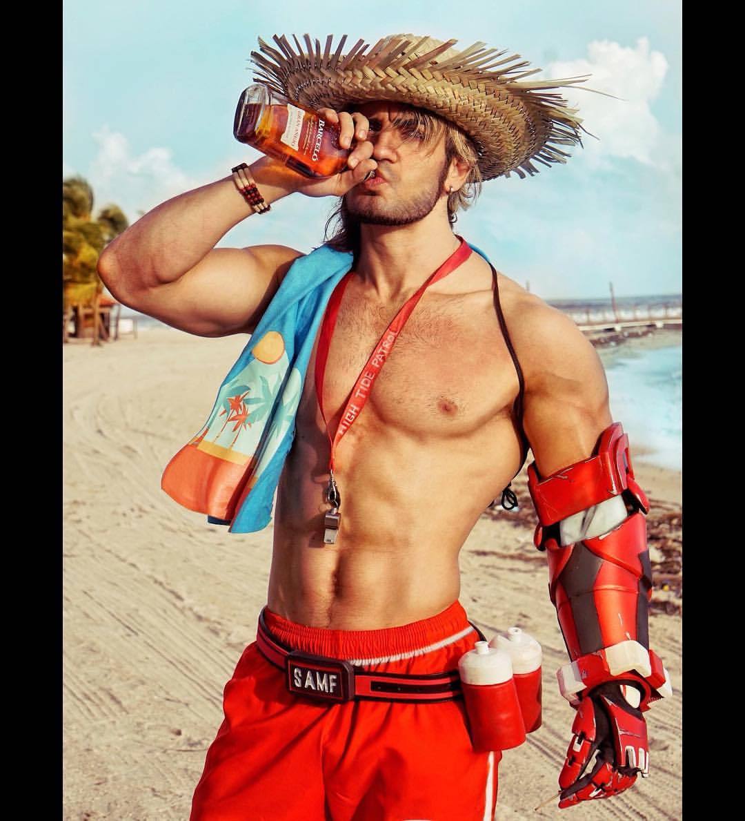 Leon Chiro - Dante - DmC Devil May Cry 'Close Up.' Here you are a