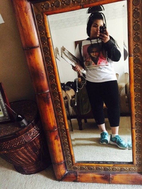 hennesea:So I haven’t been taking good selfies lately but I have been serving looks 💗💗💗