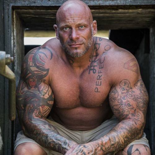 masculineasfuk:    ► HYPER-MASCULINE ♂ ◄ [page]♂ ♂♦ Hyper-Masculine ARCHIVE ♦ [all pics]   