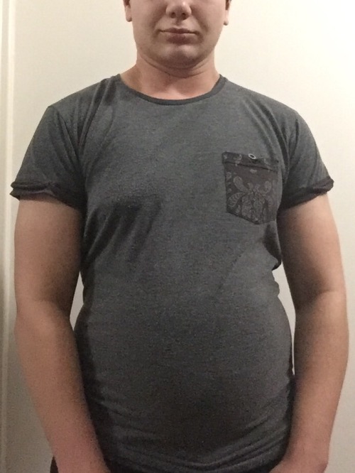 twinktobear:  I’ve been secretly gaining for a year and now I’m 20kg heavier, but I’m still a long way shy from my goal. This shirt fits me much better now, don’t you think? 