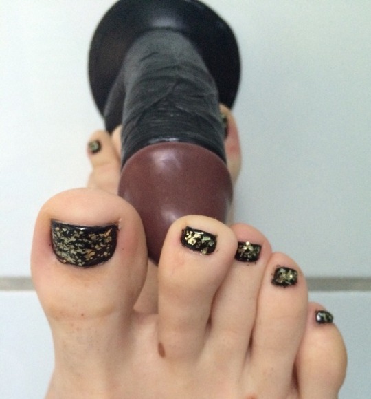 feetgirly94:  Toes on the tip 👣