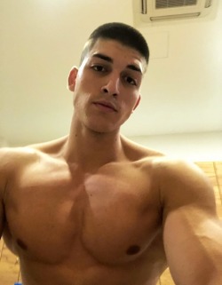 Teenmuscular:  